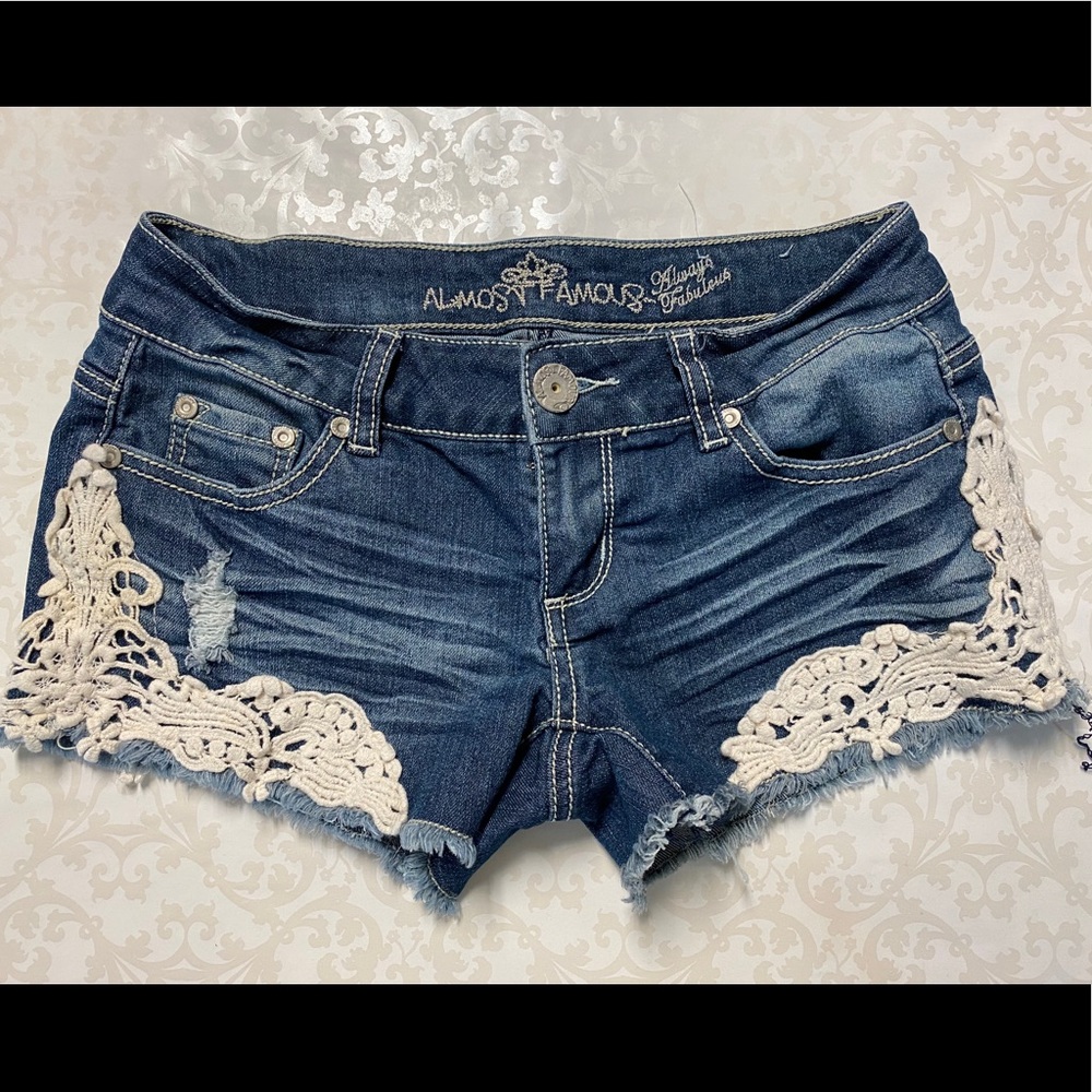 Almost Famous distressed lace cut off size 1